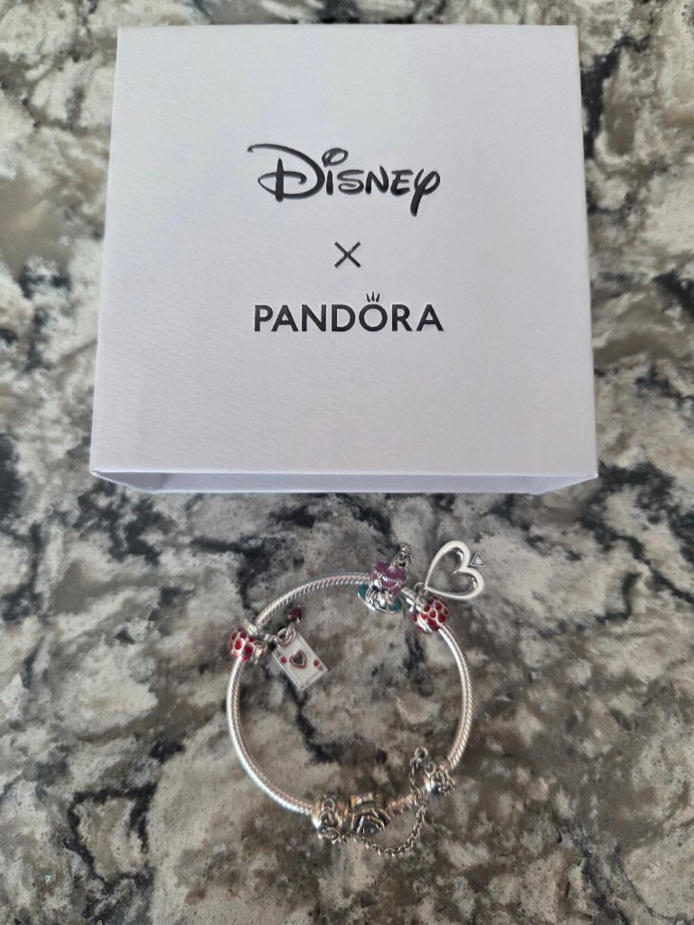 Disney NWT Pandora Alice In Wonderland Charm Bracelet